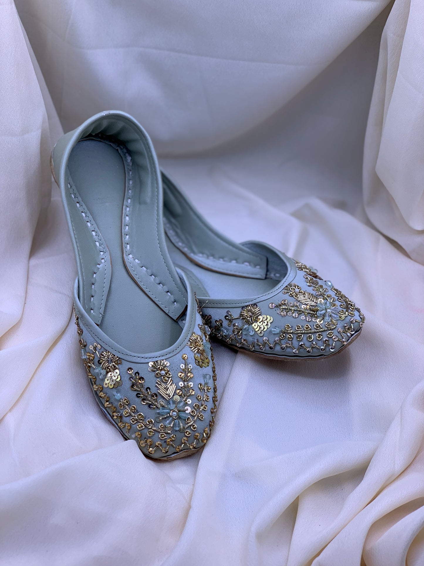 Embroidered Soft Khussa – Handcrafted Traditional Footwear
