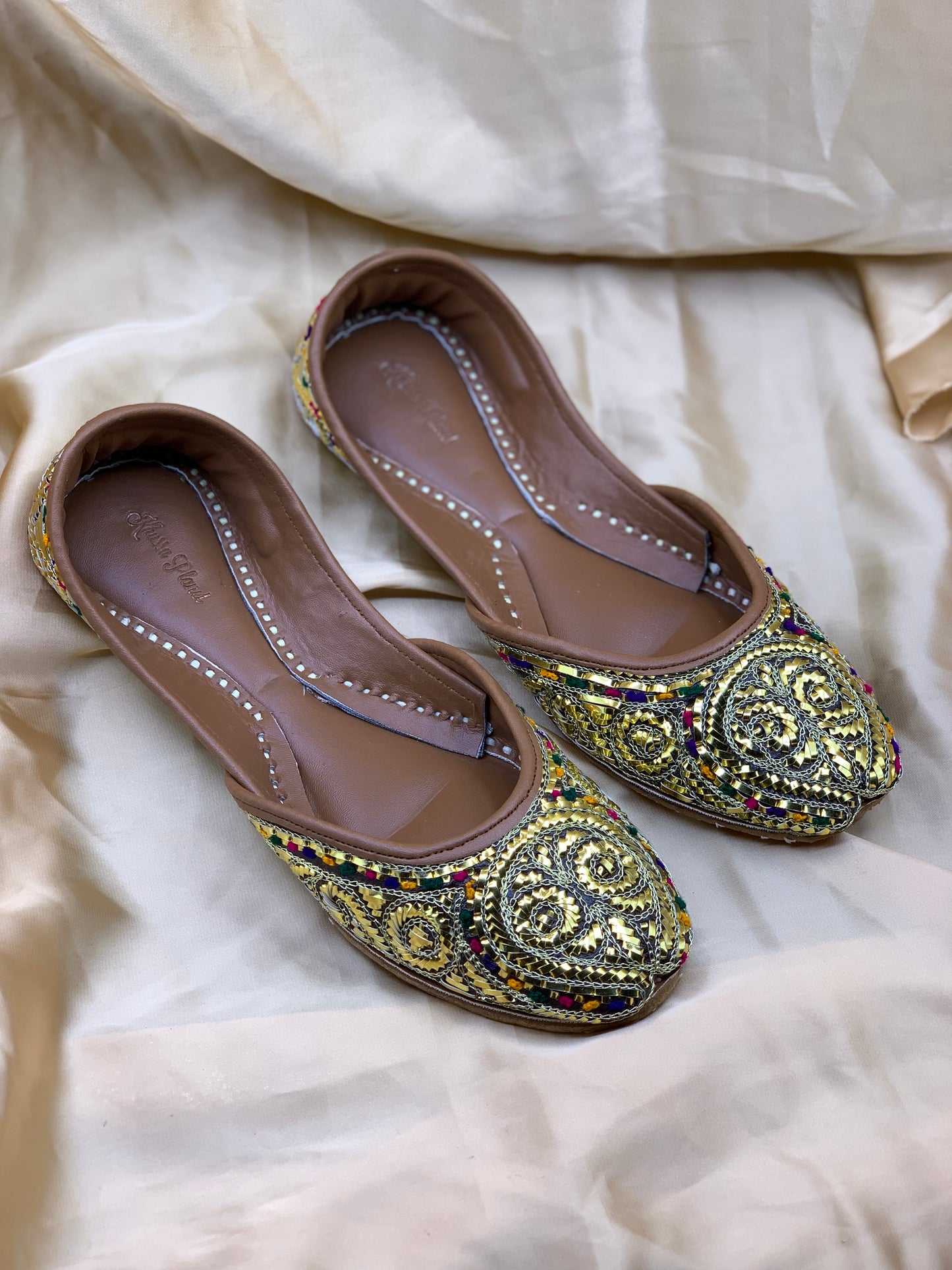 Handmade Golden mukash Embroidered Khussa for Women – Traditional Party & Wedding Flats