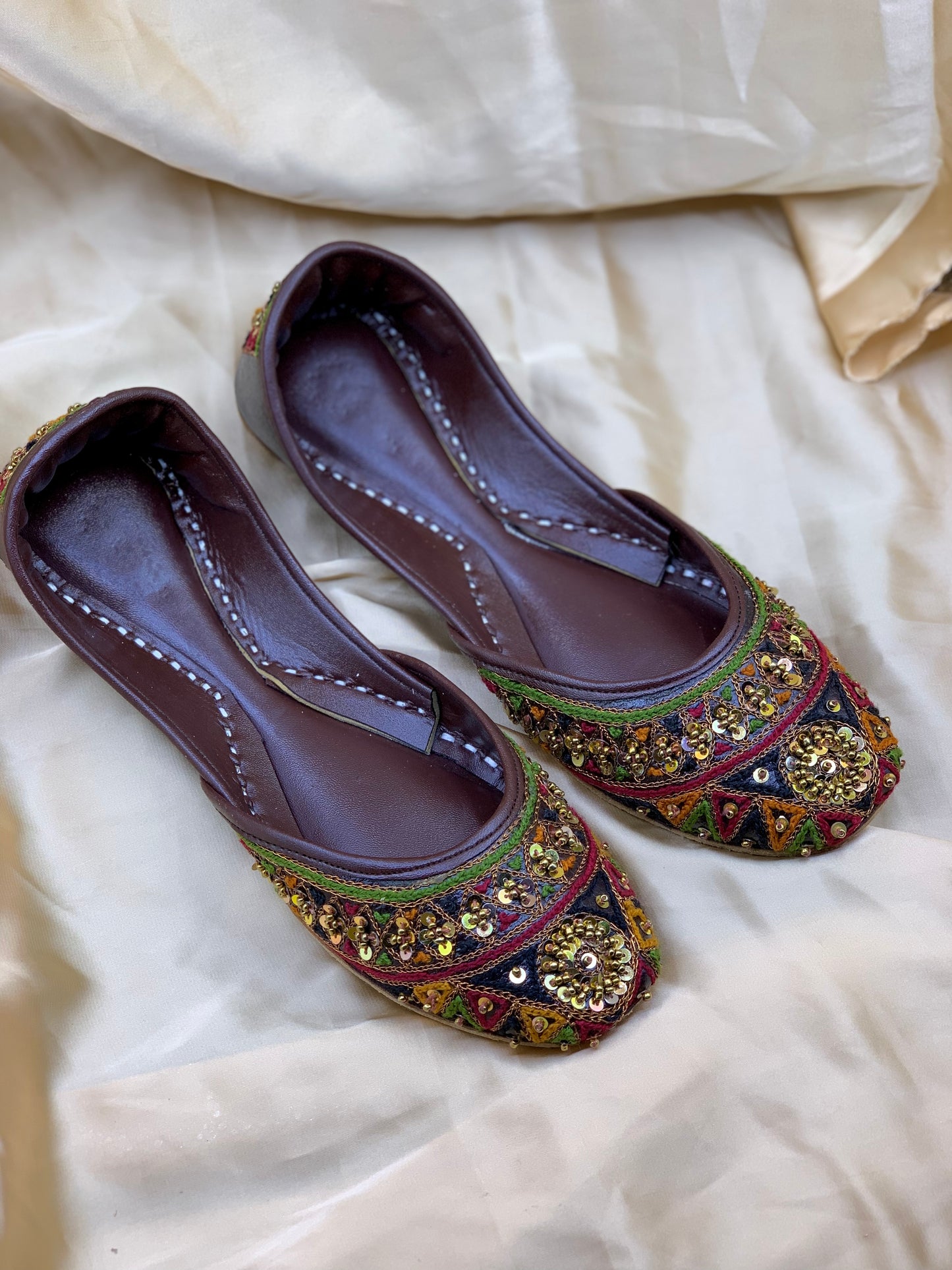 Handcrafted & Golden Embroidered Khussa