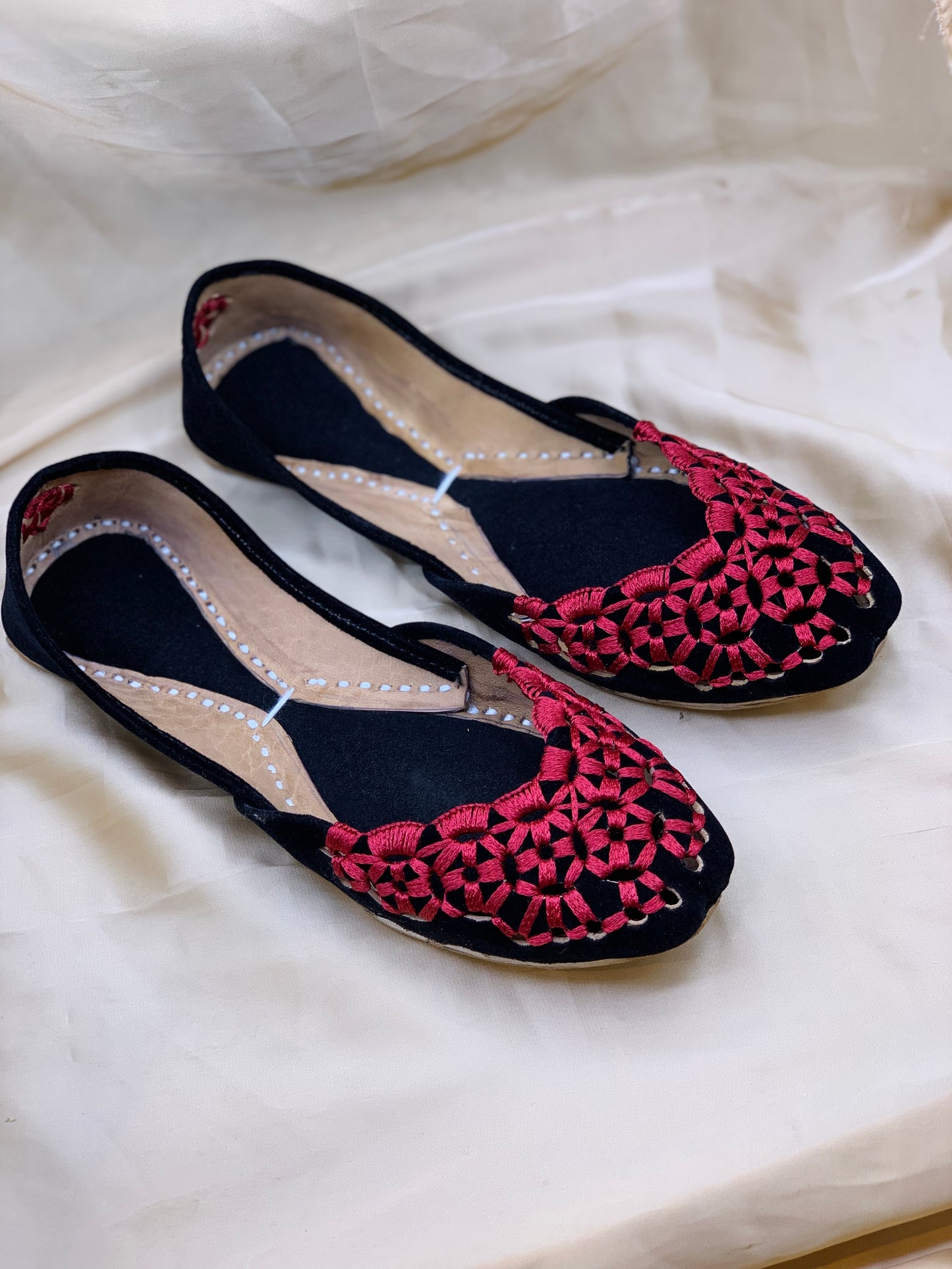 Handmade Mehroon Velvet Khussa for Women – Traditional Ethnic Flat Shoes with Elegant Embroidery