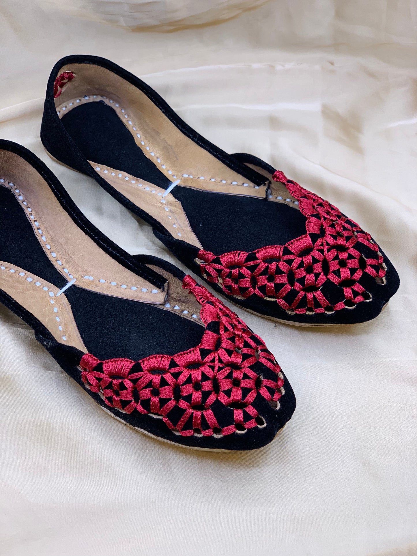 Handmade Mehroon Velvet Khussa for Women – Traditional Ethnic Flat Shoes with Elegant Embroidery