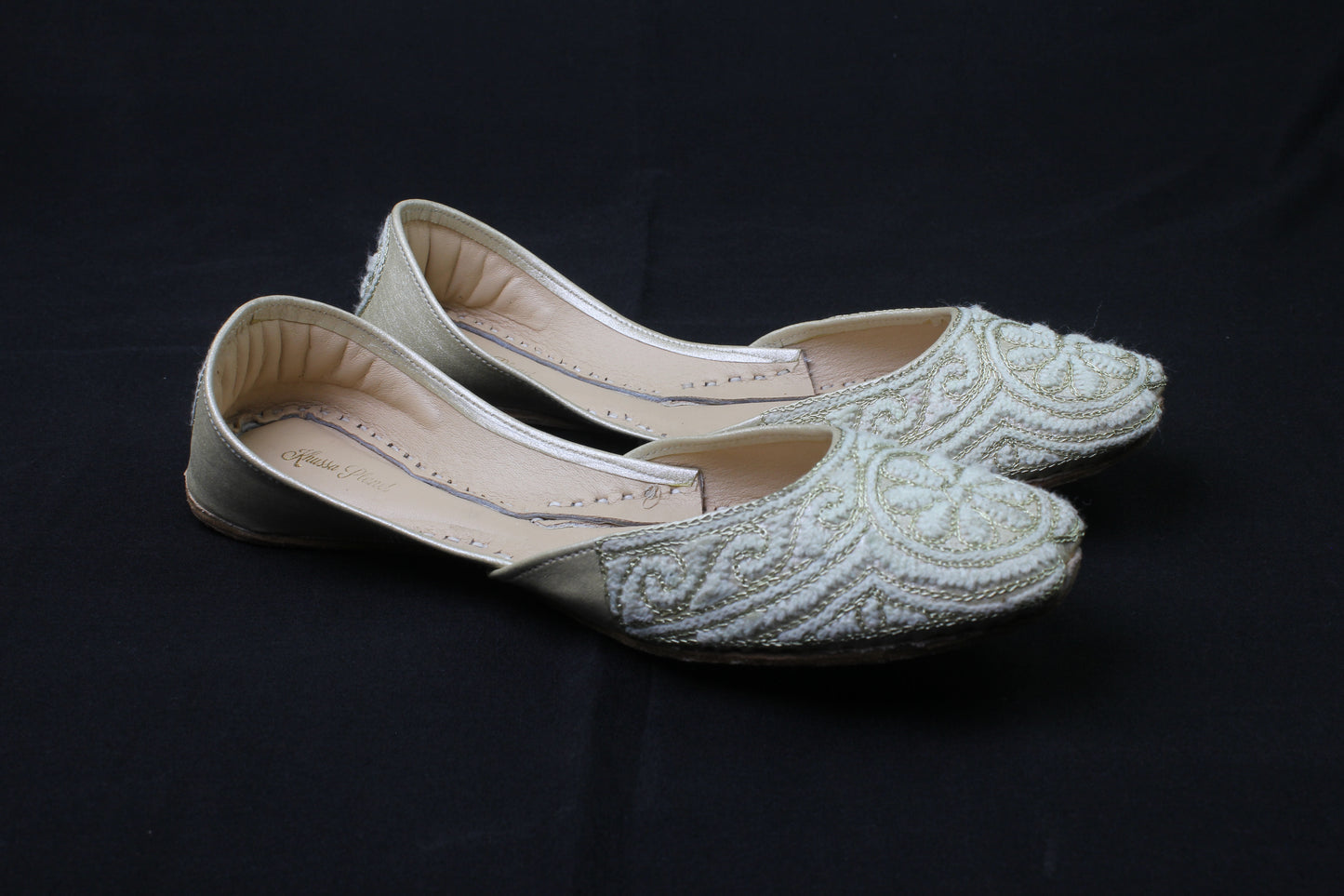 Cream Resham