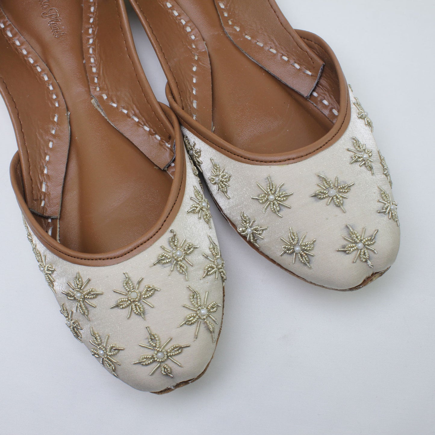 Cream Star Dabka