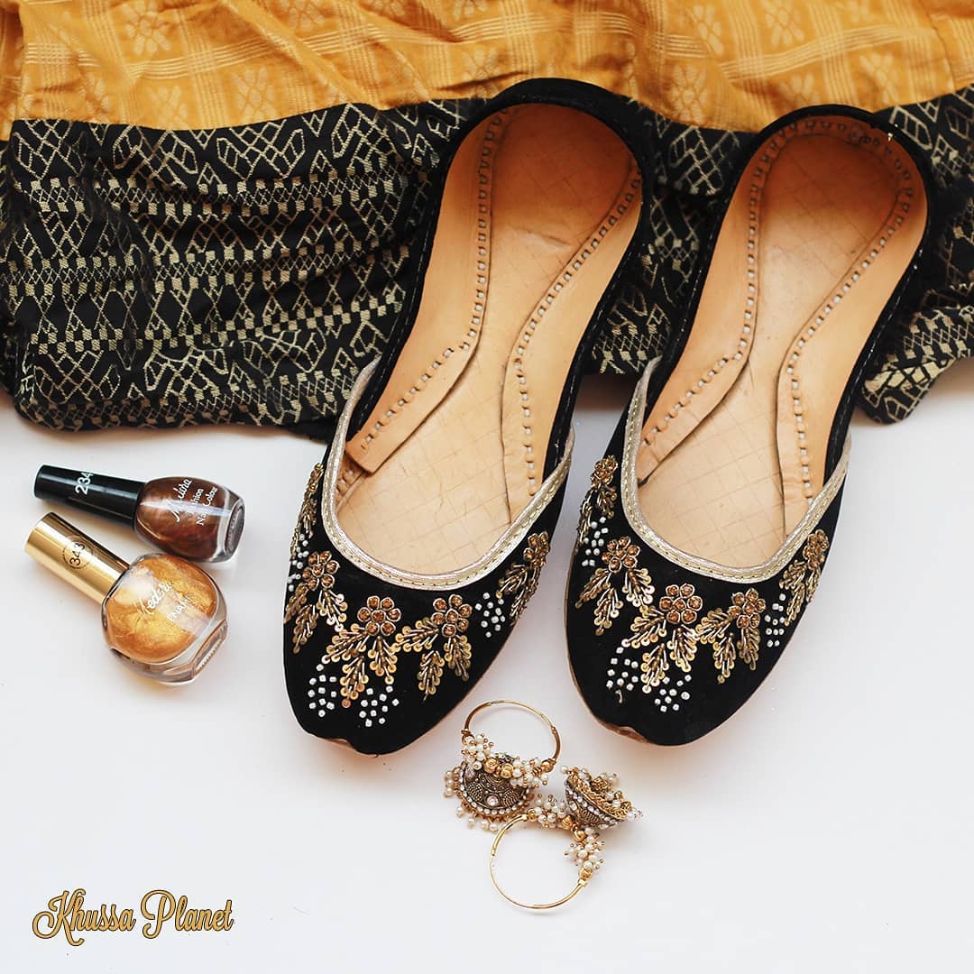 Velvet Black Khussa