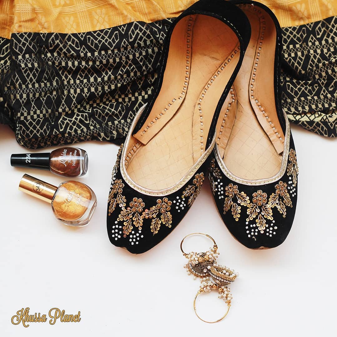 Velvet Black Khussa
