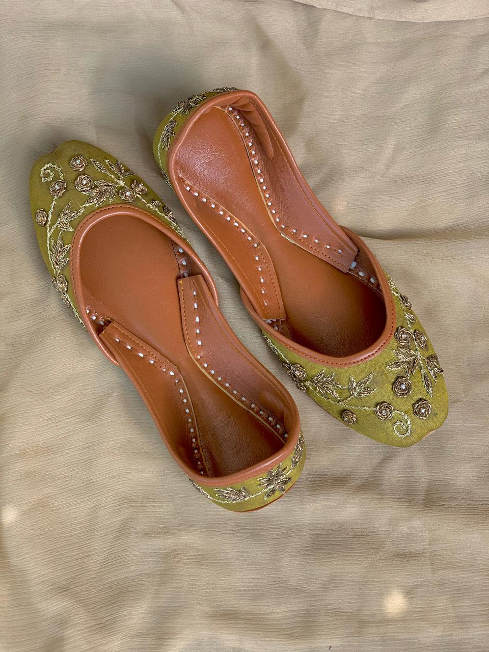 Green Embroidered Traditional Khussa – Handcrafted Ethnic Footwear
