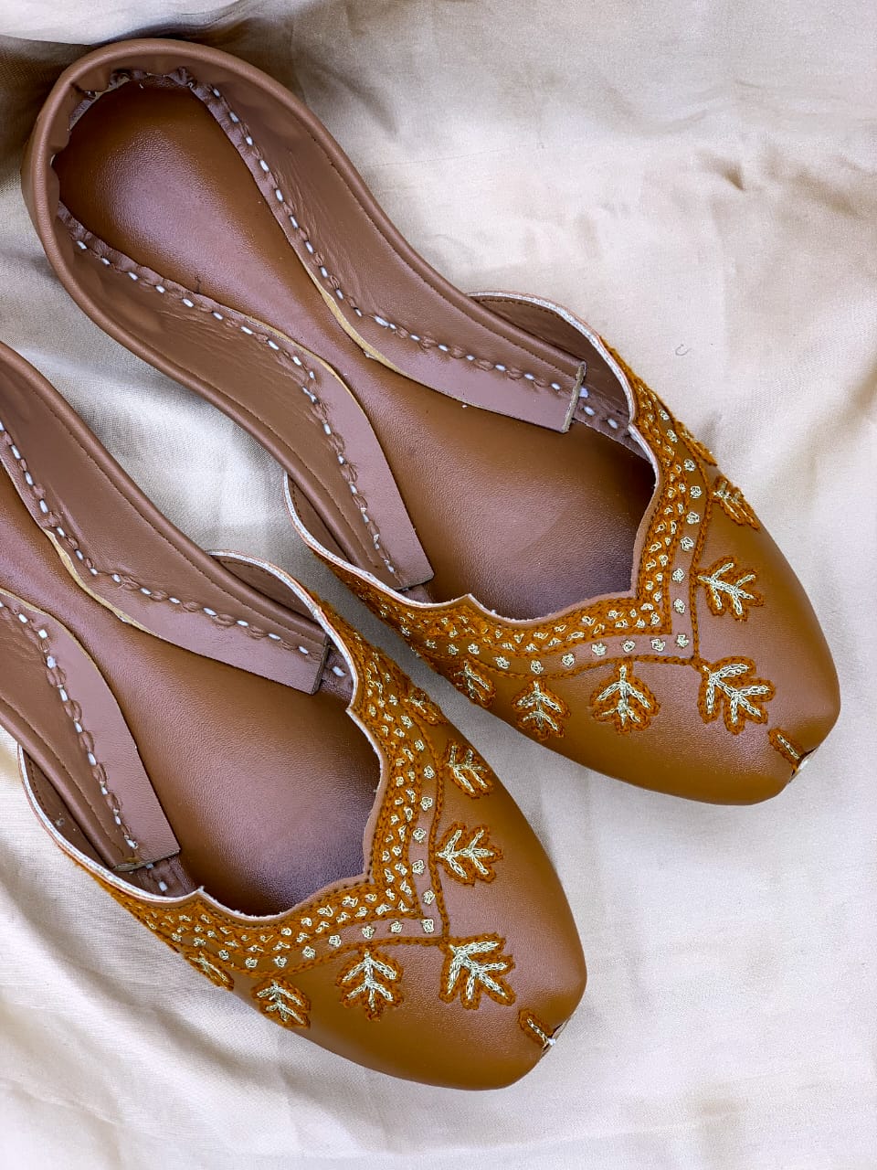 Amber Leaf Handcrafted Khussa