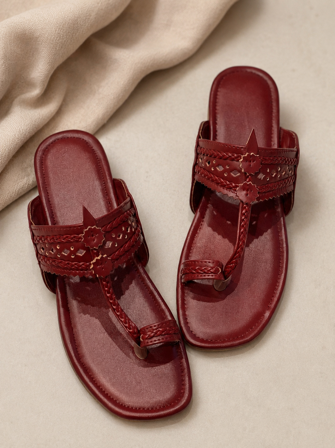 Niqaash kolhapuri chappal (Maroon)