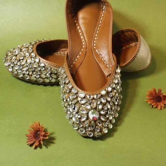 Kundan Royale – Handcrafted Bridal Khussa