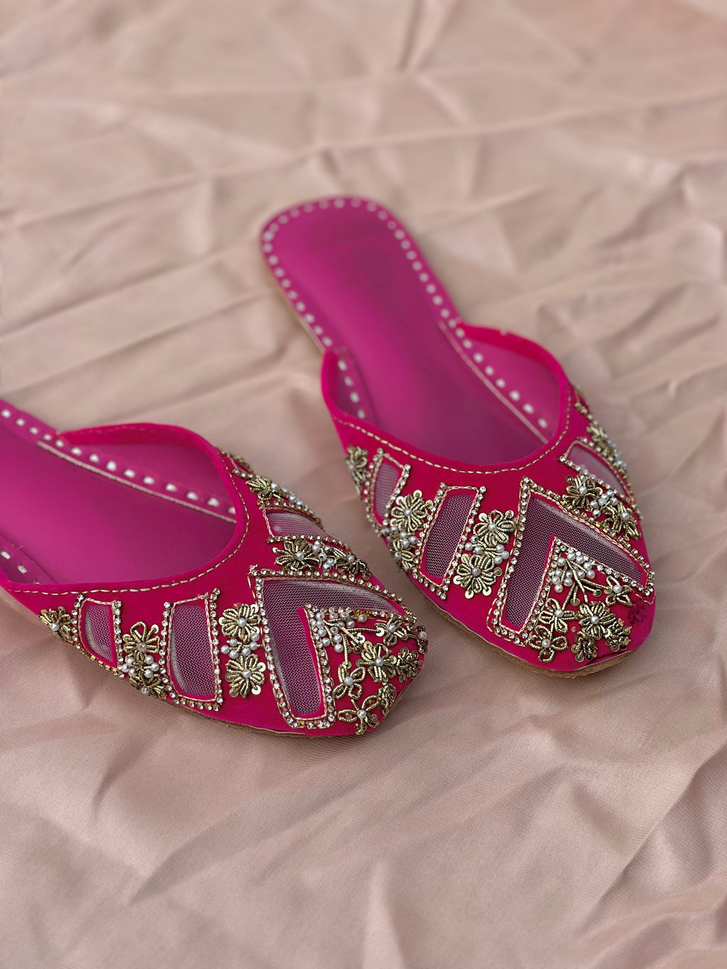 Elegant Pink Backopen Khussa – Handcrafted Dabka & Pearl with Net Detail