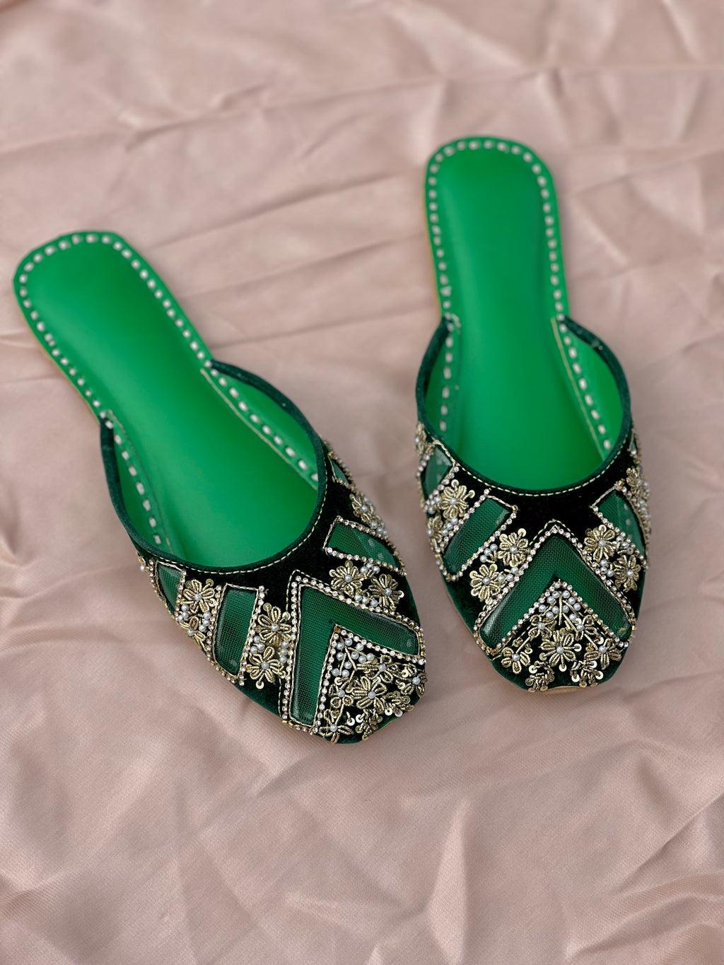 Elegant Green Backopen Khussa – Handcrafted Dabka & Pearl with Net Detail