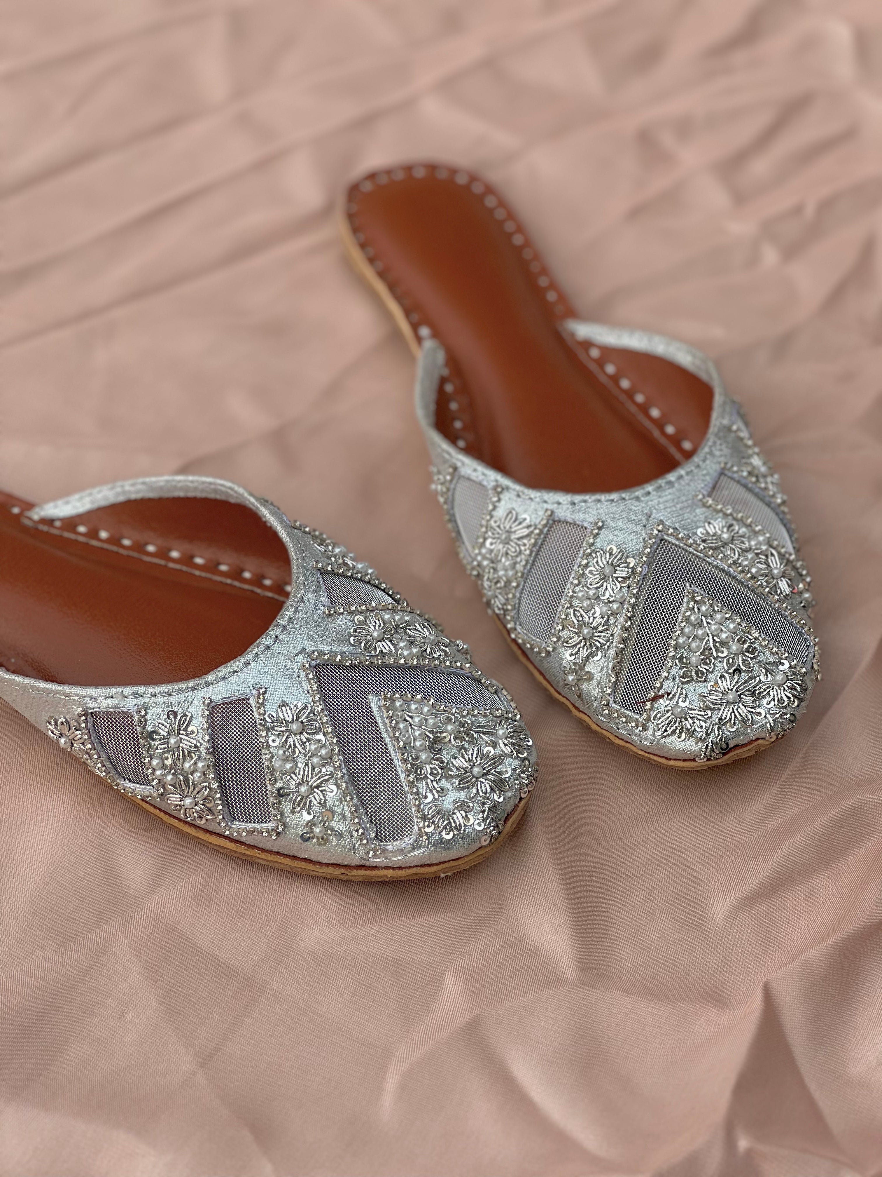 Elegant SilverBackopen Khussa – Handcrafted Dabka & Pearl with Net Detail