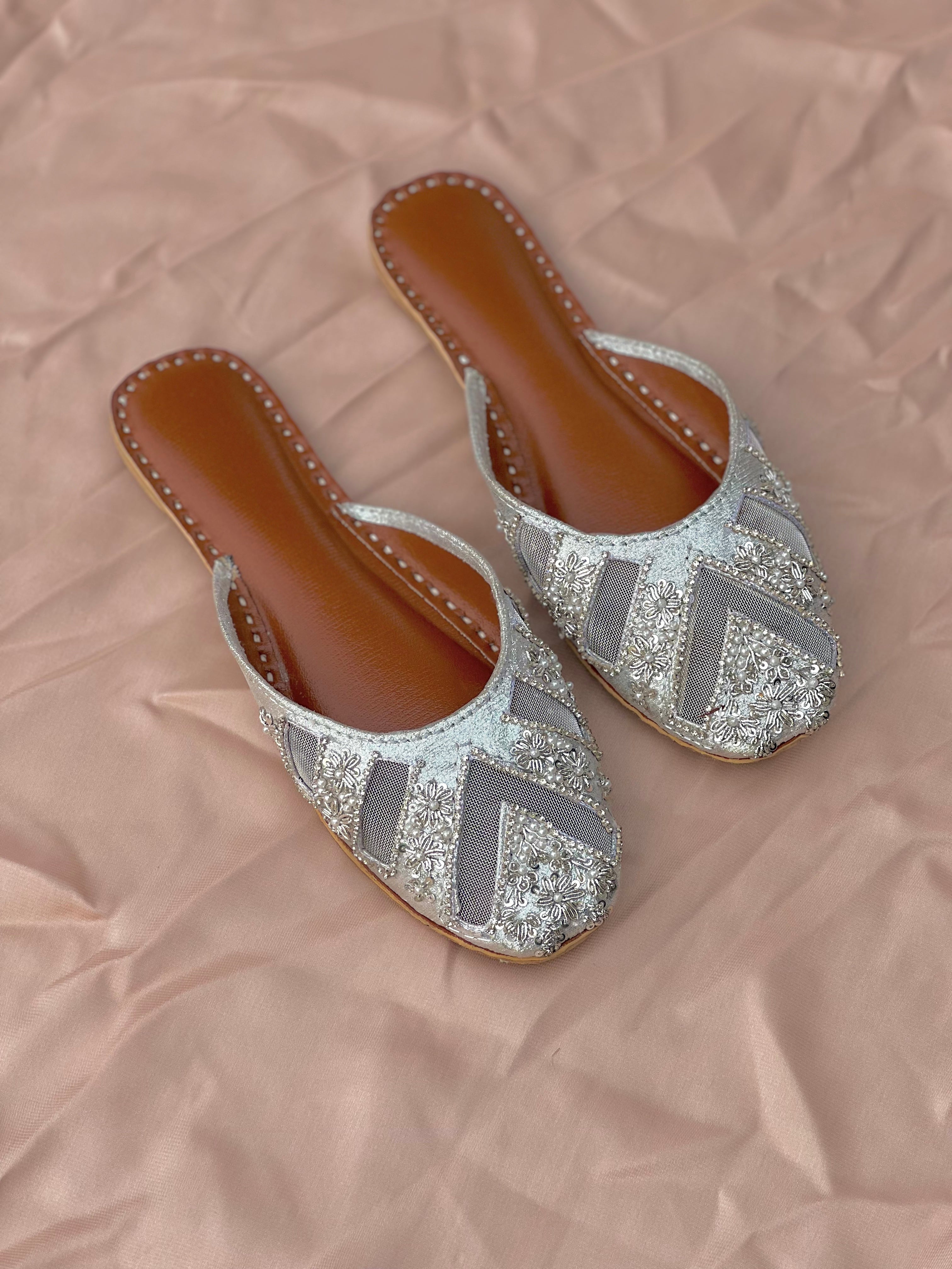 Elegant SilverBackopen Khussa – Handcrafted Dabka & Pearl with Net Detail