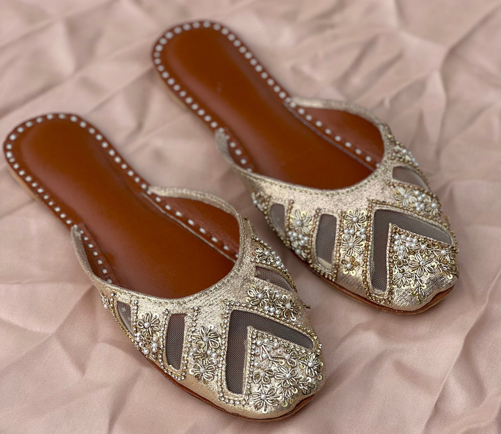 Elegant Golden Backopen Khussa – Handcrafted Dabka & Pearl with Net Detail