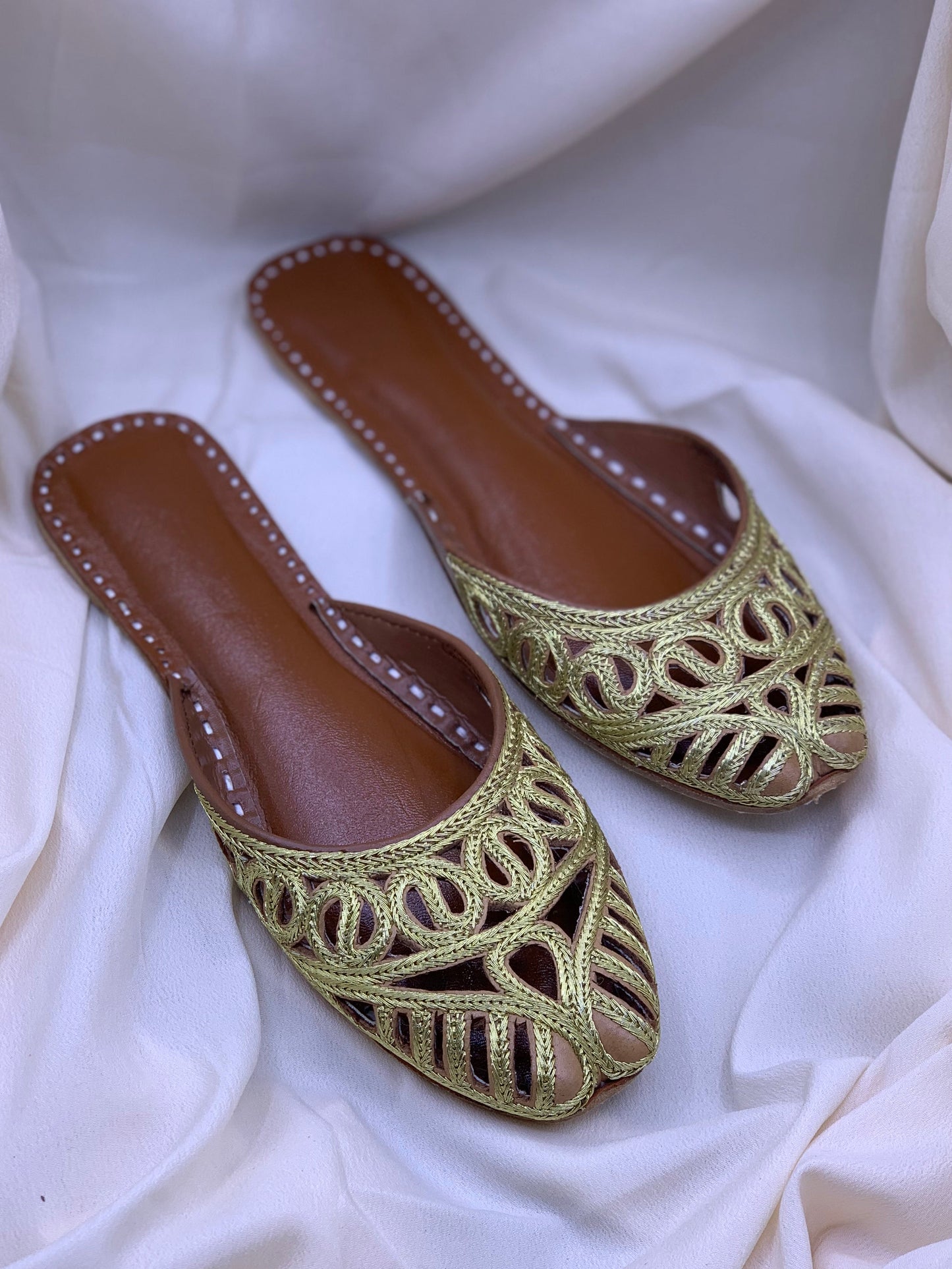Handcrafted Back Open Cutwork Khussa | Elegant Traditional Footwear