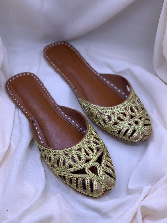 Handcrafted Back Open Cutwork Khussa | Elegant Traditional Footwear