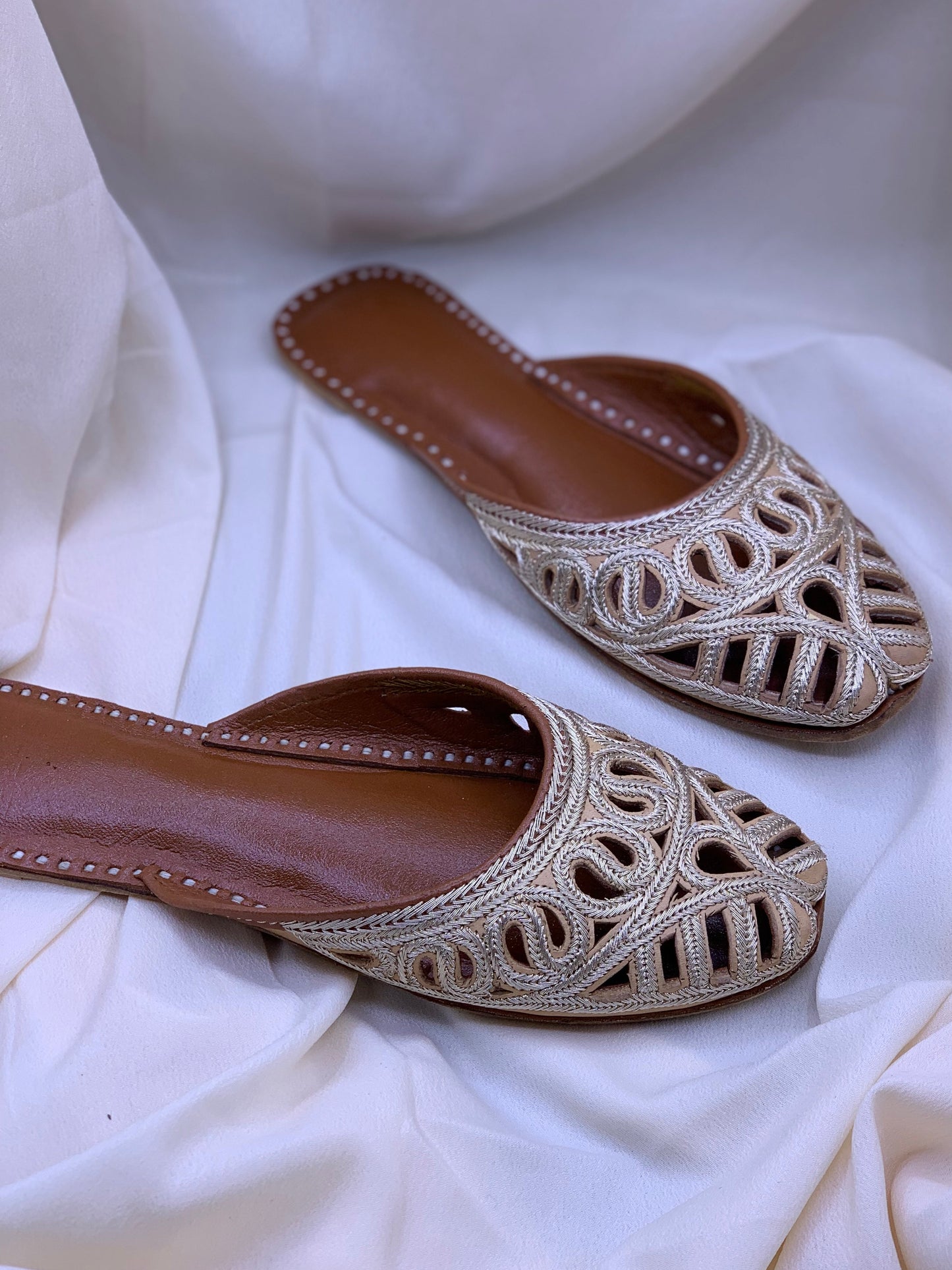 Handcrafted Back Open Cutwork Khussa | Elegant Traditional Footwear