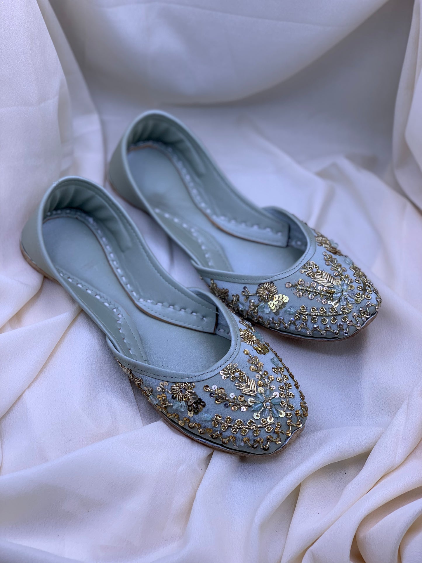 Embroidered Soft Khussa – Handcrafted Traditional Footwear