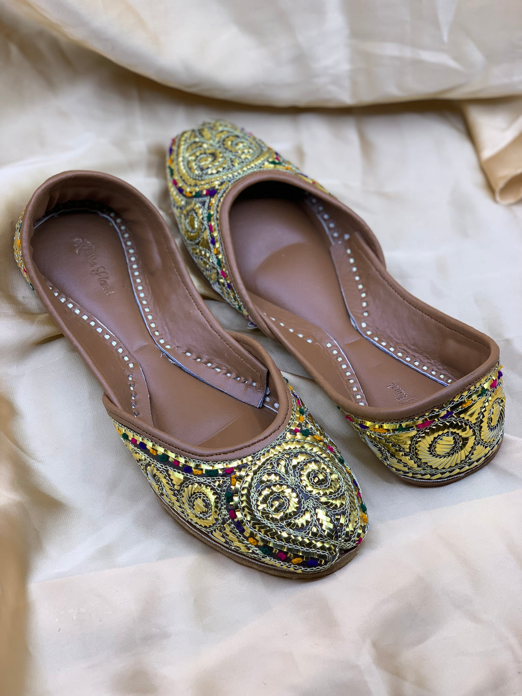 Khussa Planet MukaishWalk (Gold)