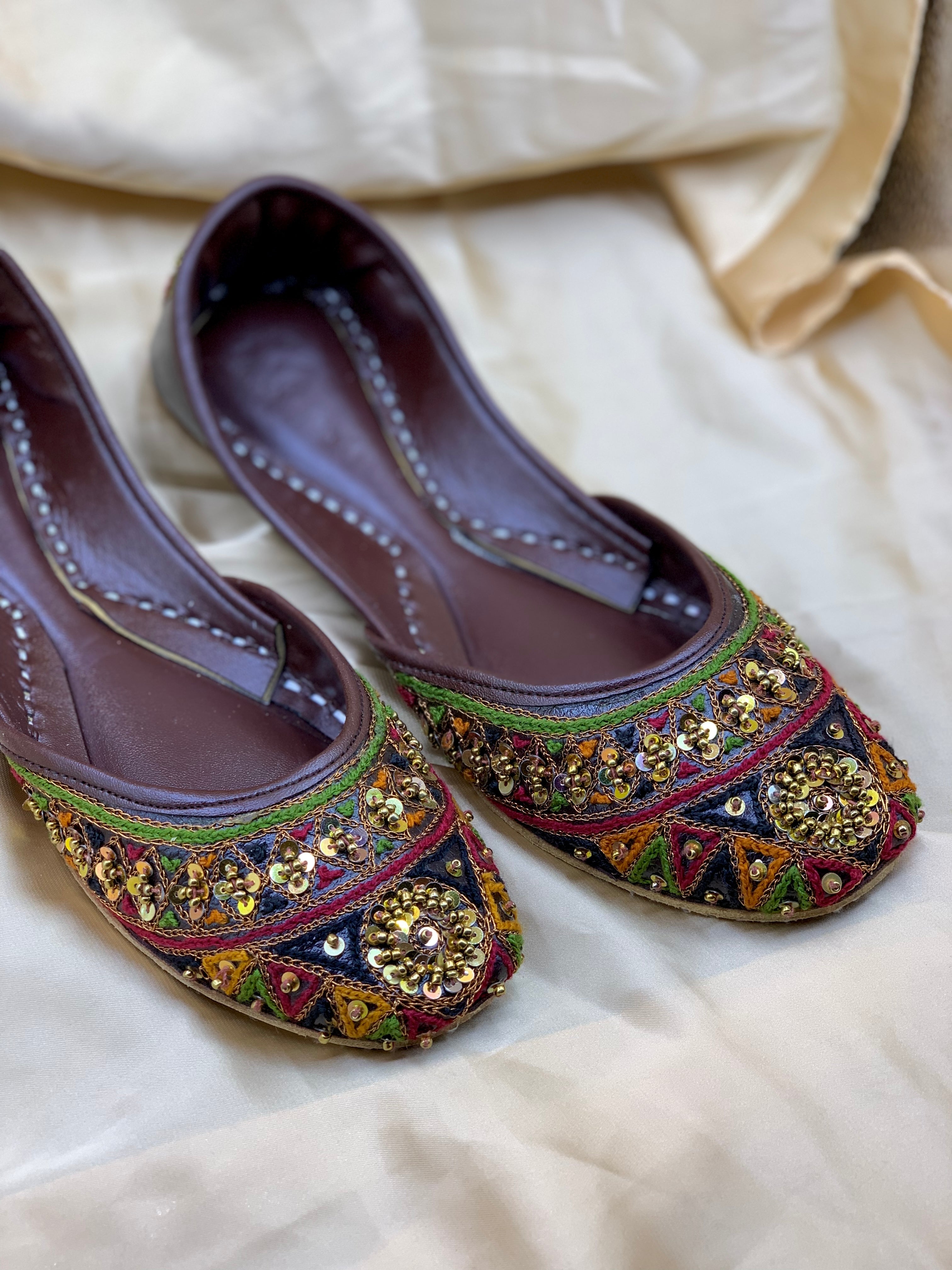 Handcrafted & Golden Embroidered Khussa