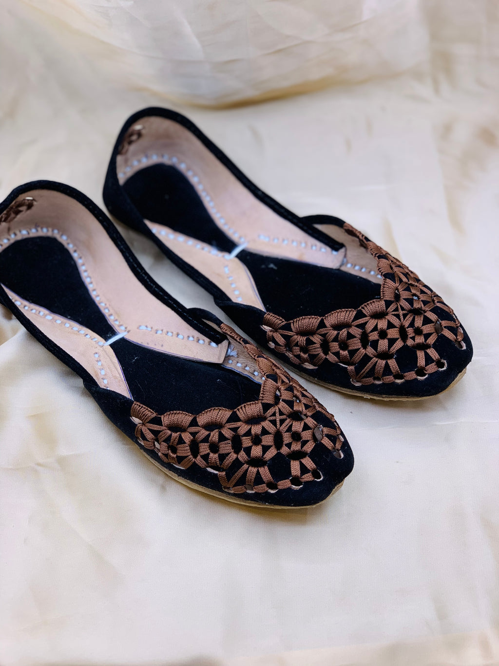 Handmade Brown Velvet Khussa for Women – Traditional Ethnic Flat Shoes with Elegant Embroidery