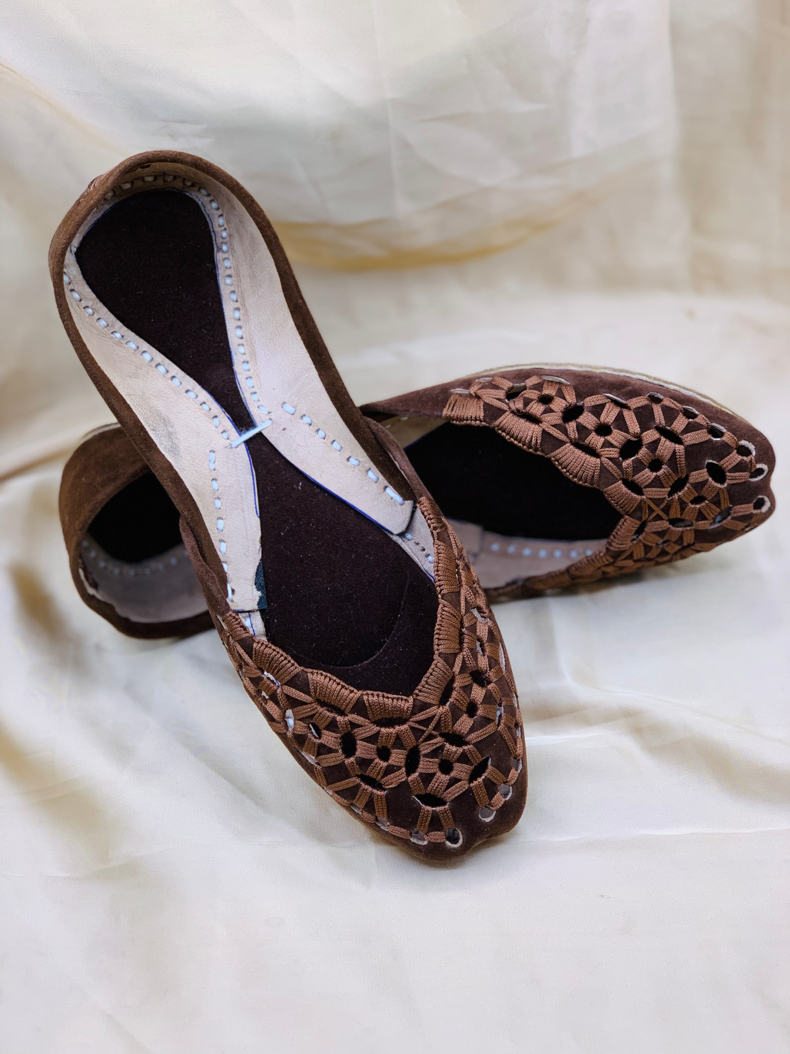 Handmade Brown Velvet Khussa for Women – Traditional Ethnic Flat Shoes with Elegant Embroidery