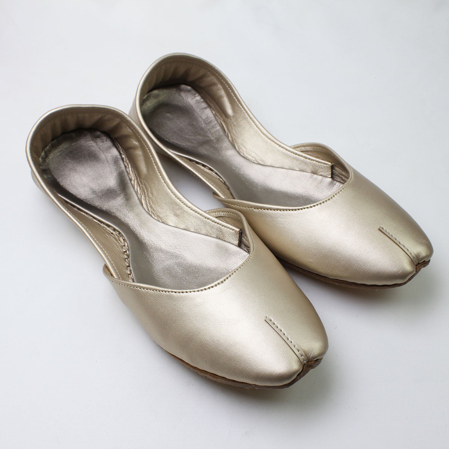 Plain Golden khussa