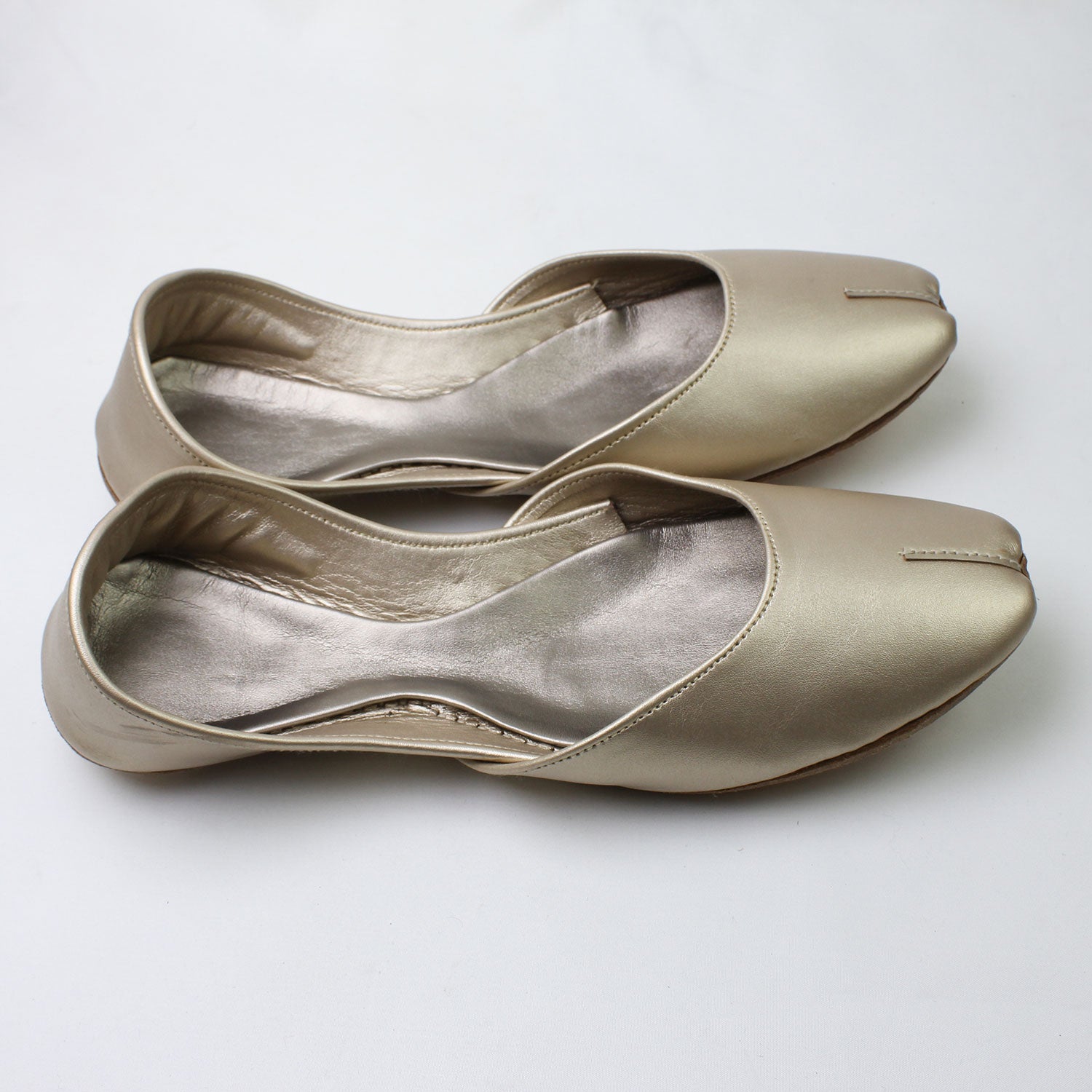 Plain Golden khussa