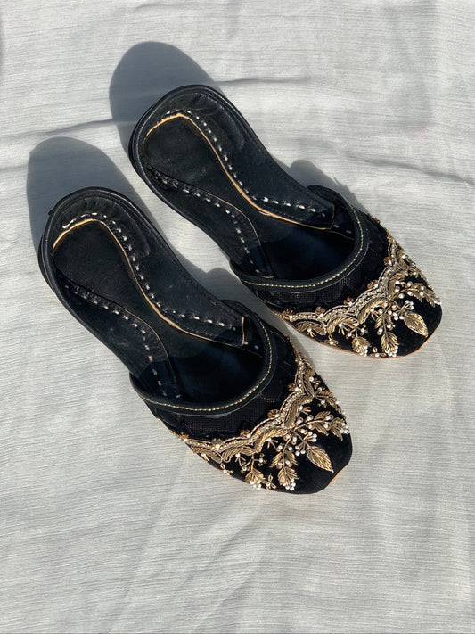 Luxury Velvet Pearl & Dabka Work Khussa with Net Detailing – New Arrival ✨