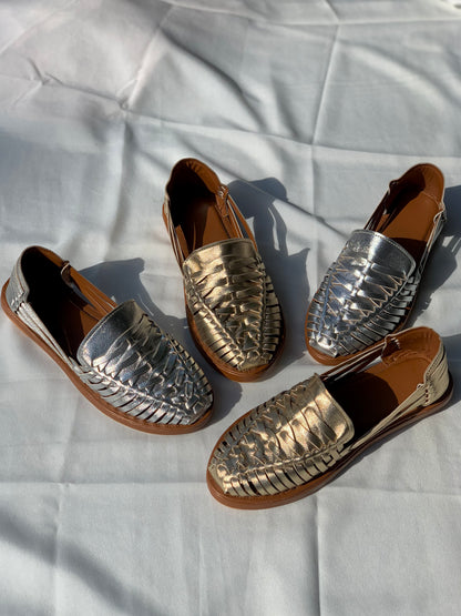 11-Strap Metallic Gold Closed-Back Slides