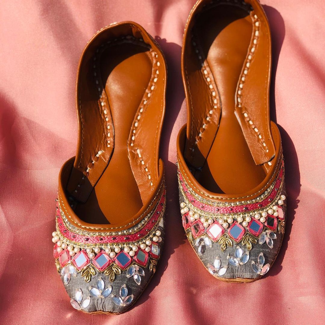 Handcrafted  Dabka Mirror Work Khussa