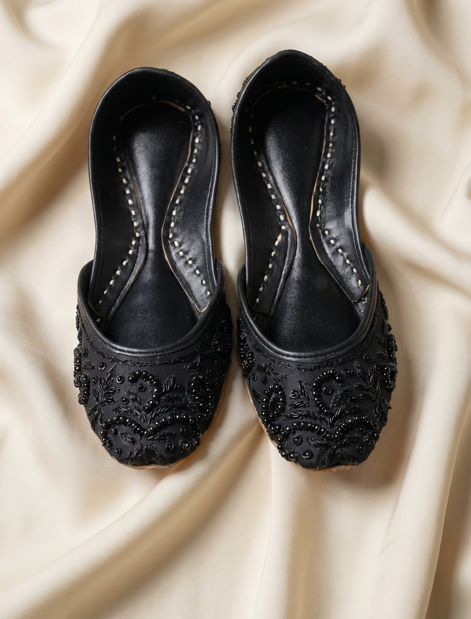 Khussa Planet Perla (black)