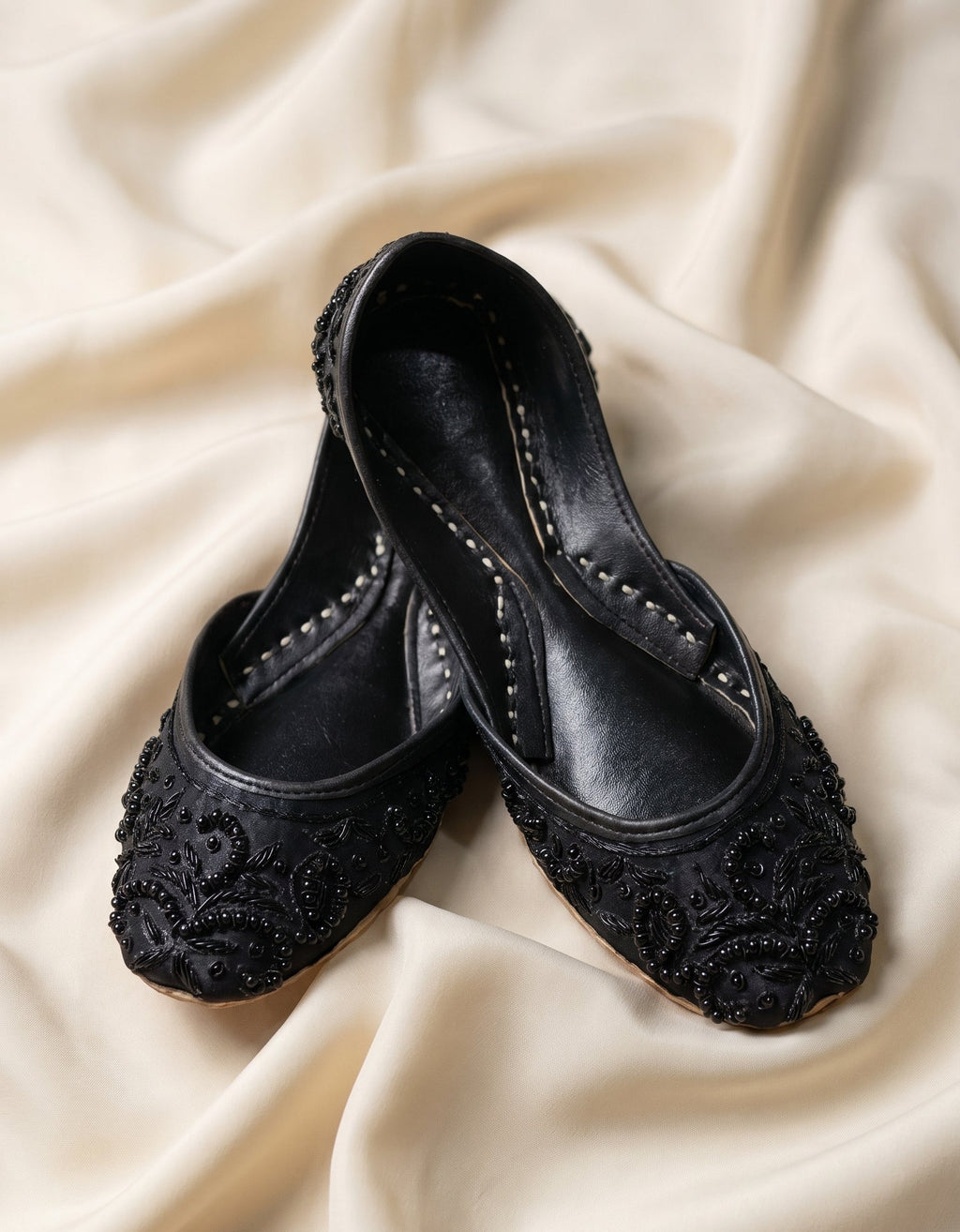 Khussa Planet Perla (black)
