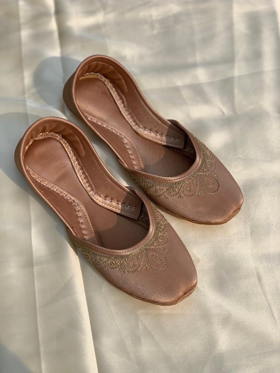Khussa Planet Aari Tilla (peach)