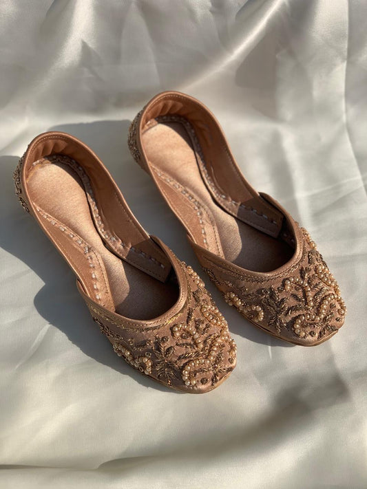 Peach Pearl Hand-Embroidered Khussa – Classic Peach  Elegance