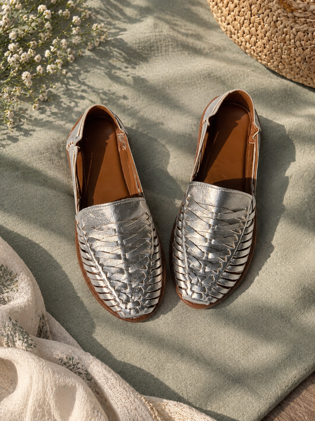11-Strap Metallic Silver Closed-Back Slides