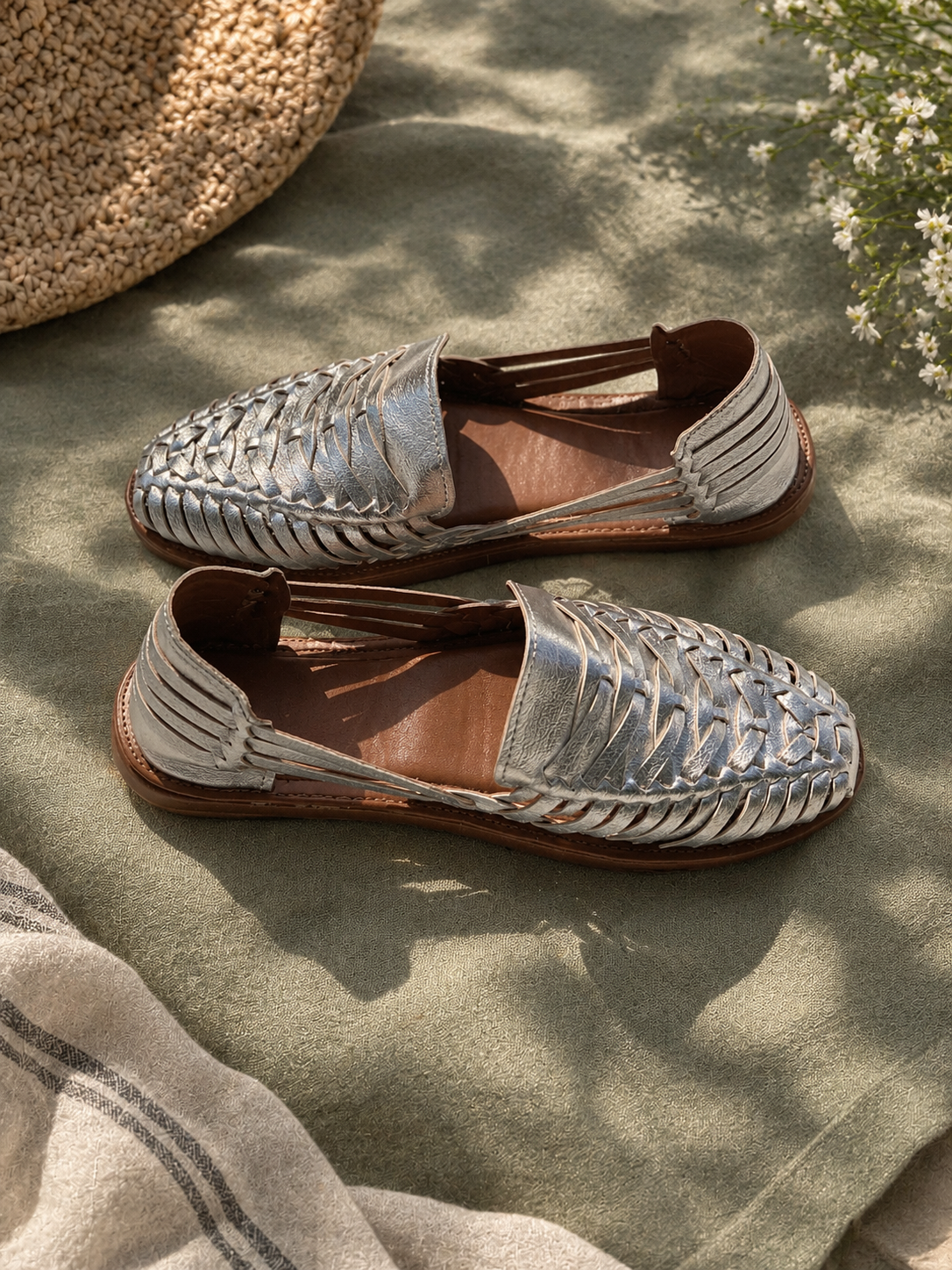11-Strap Metallic Silver Closed-Back Slides