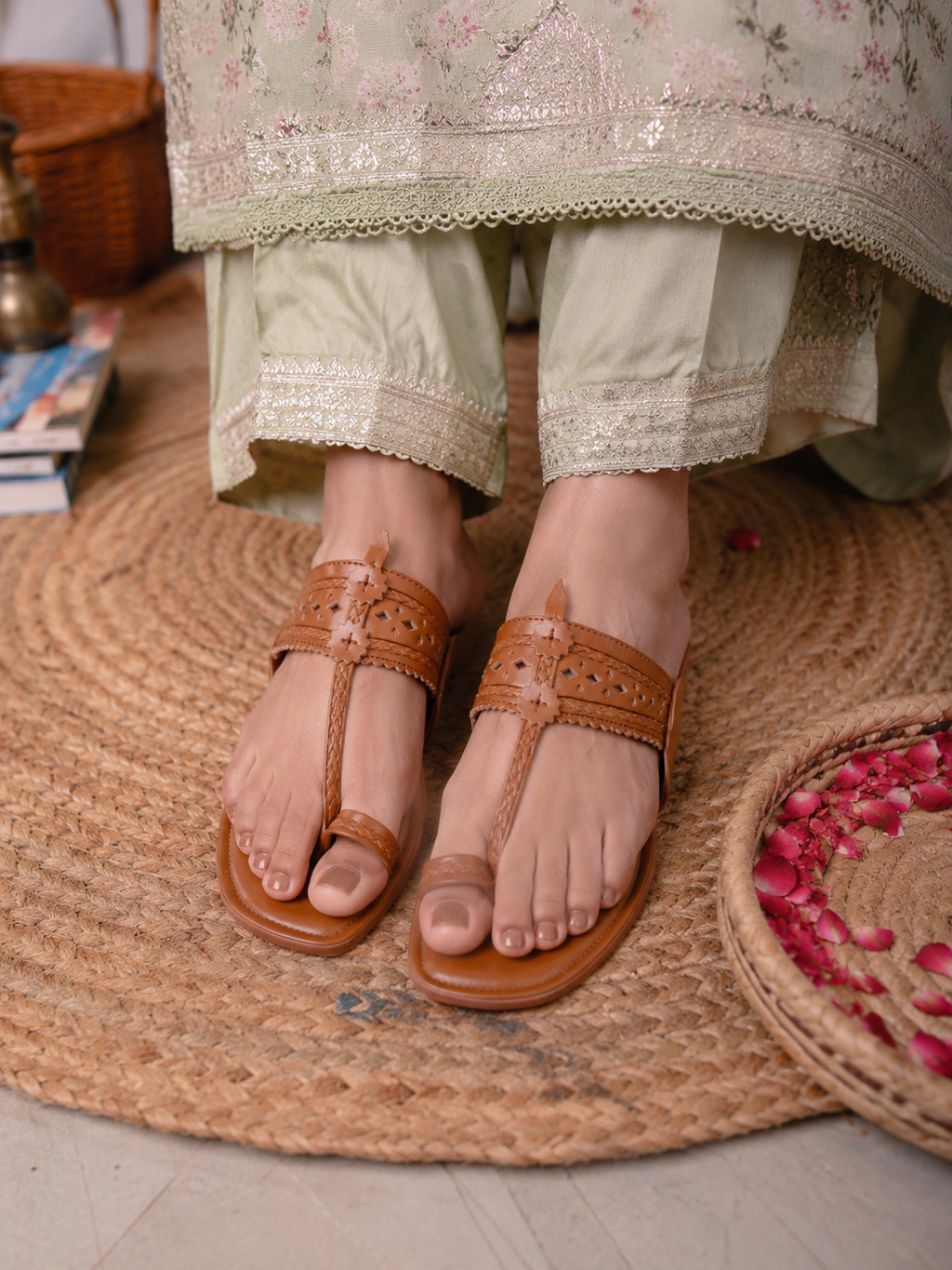 Niqaash kolhapuri chappal (Mustard)