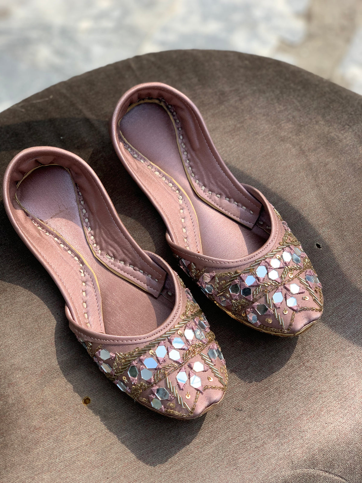 Gulnaar – Embroidered Mirror Work Khussa