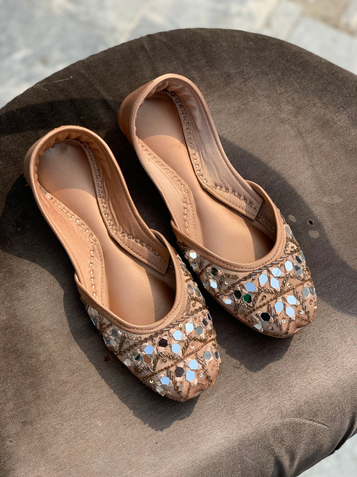 Gulnaar – Embroidered Mirror Work Khussa